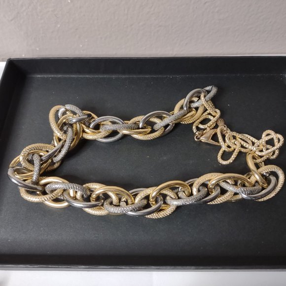 Two Tone Lightweight Large Chain Link Necklace 22.5 Inches Long - Picture 4 of 12